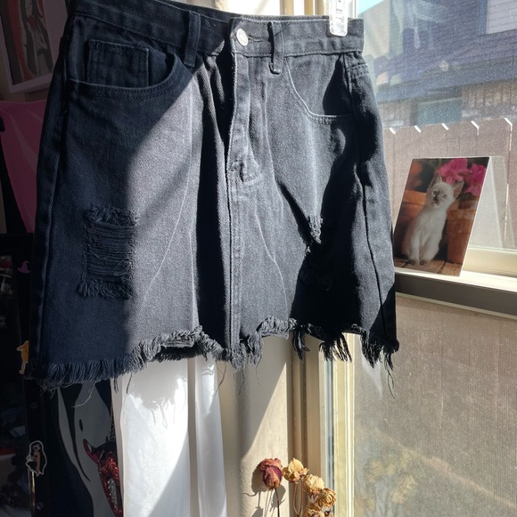 Distressed Black denim mini skirt - Picture 6 of 16